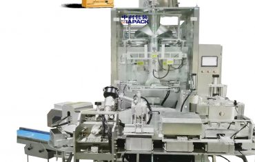 Automaattinen kolmiomallipussi tyhjiöpakkauskone kahvijauheelle